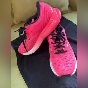 Rare Brooks Ghost 13 Splash Collection size 9 women’s running shoes.